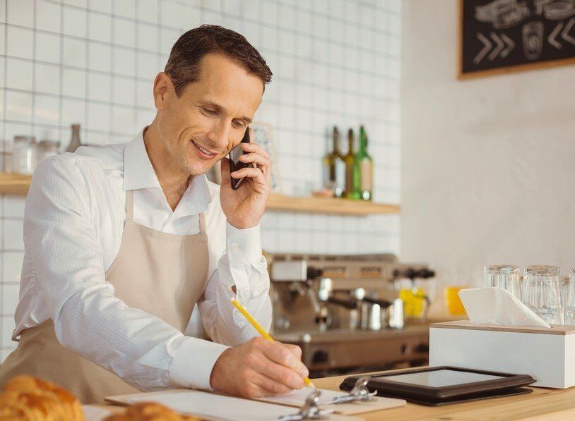 Скрытая правда о зарплатах в ресторанах: кто получает больше всех и делает меньше всех?