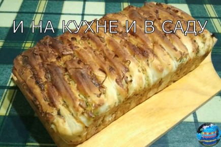 Пирог в стиле гармошки: легкий и вкусный рецепт с луком и сыром