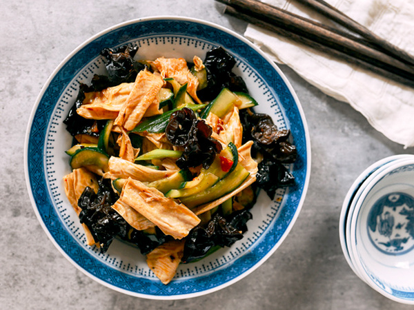 Обжаренные огурцы с фучжу: идеальное сочетание текстур и вкусов