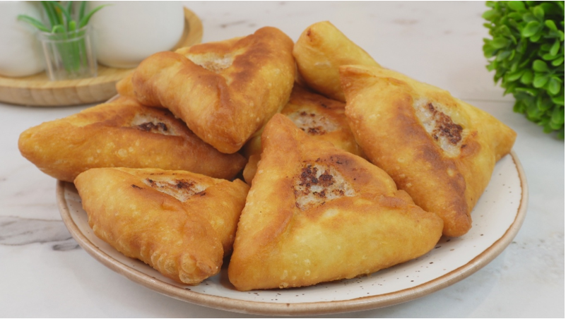 Беляши на кефире: секреты сочной начинки и простого замеса теста