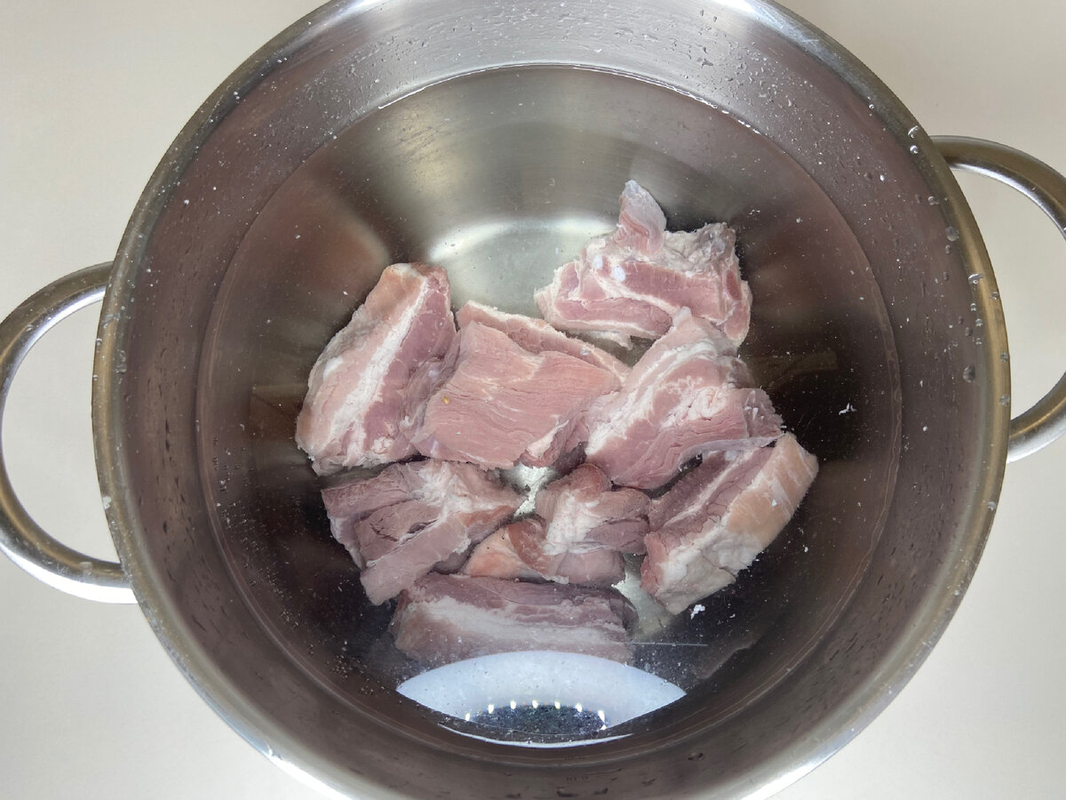 Неповторимый мясной суп с консервированным горошком: секреты приготовления