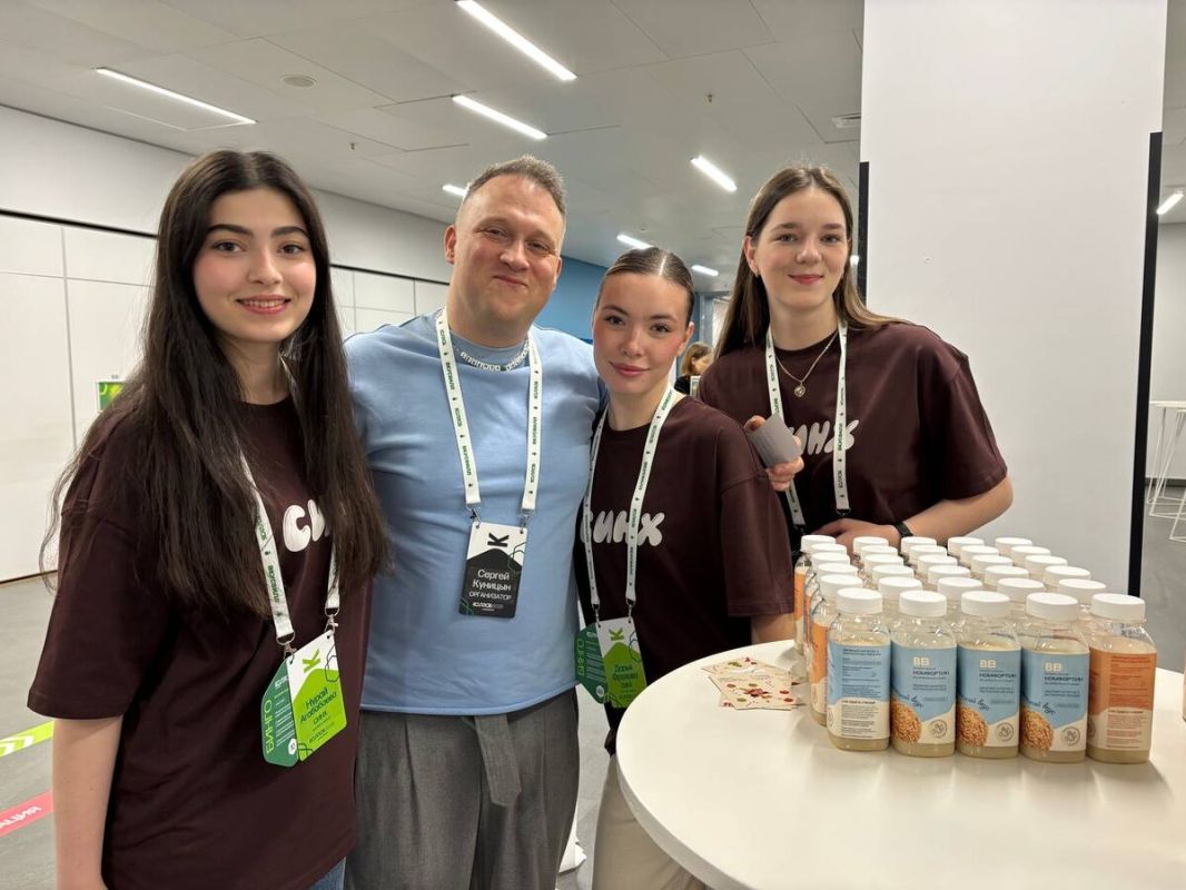 Студенты УрГЭУ завоевали первое место на конкурсе стартапов в Москве