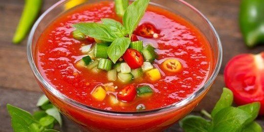 Летний гаспачо с крабовой брускеттой: непревзойденное сочетание вкусов
