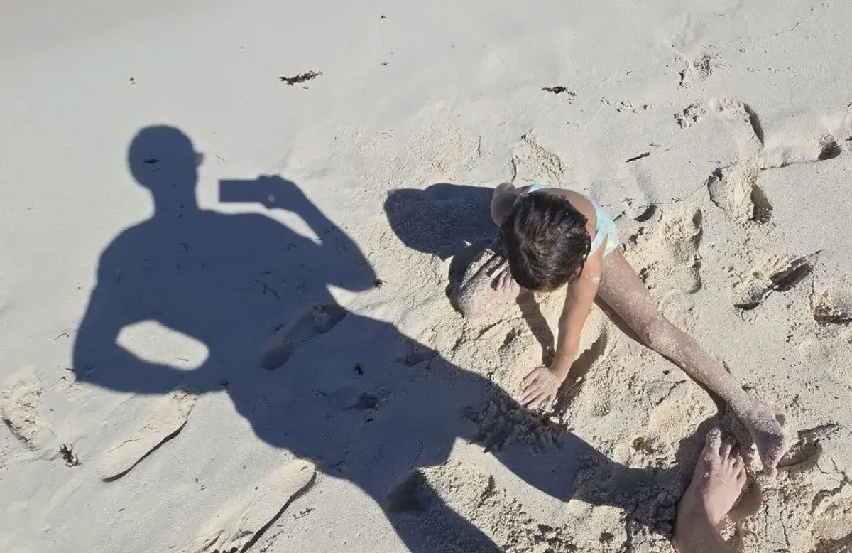 Морские каникулы Данилы Козловского с дочерью: яркие моменты семейного счастья