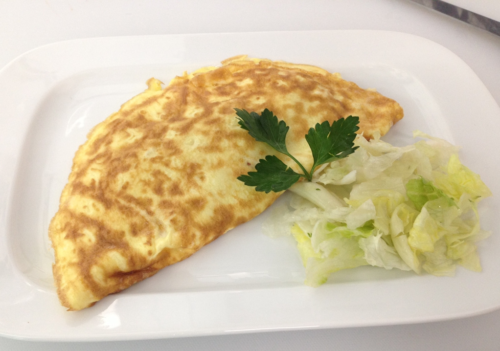 Почему домашний омлет падает: простая ошибка, которая портит завтрак