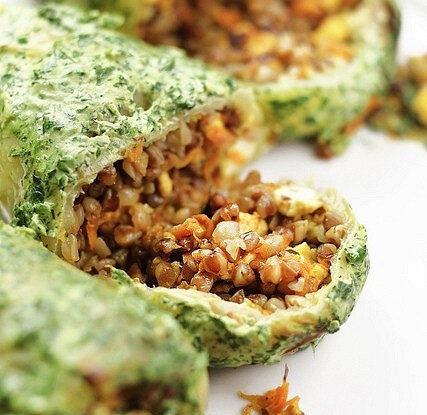 Вкусное сочетание: фаршированный перец с гречкой и сыром