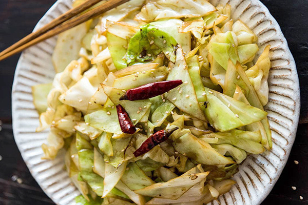 Жареная капуста по-китайски: простой рецепт с минимальным набором ингредиентов