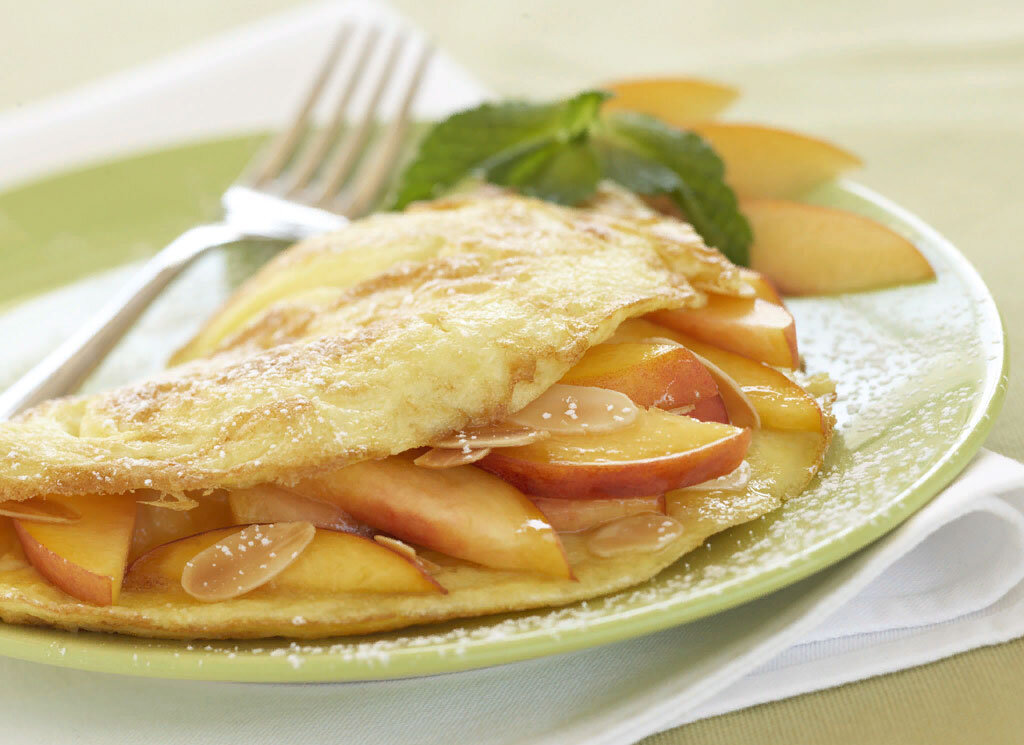 Сладкий омлет с яблоками и медом: нежный десерт для вашего утра