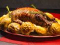Ароматный гусь с яблоками на Яблочный Спас