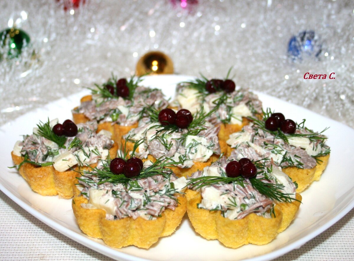Восхитительный мясной салат в тарталетках: простой и вкусный рецепт