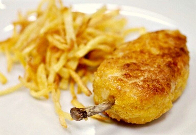 История михайловской котлеты: от французского шедевра к русскому угощению