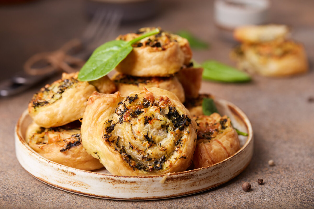 Удивительные булочки-улитки с грибным дип-соусом