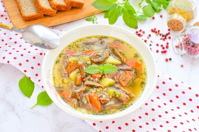 Сытный и ароматный суп с грибами и мясом для всей семьи