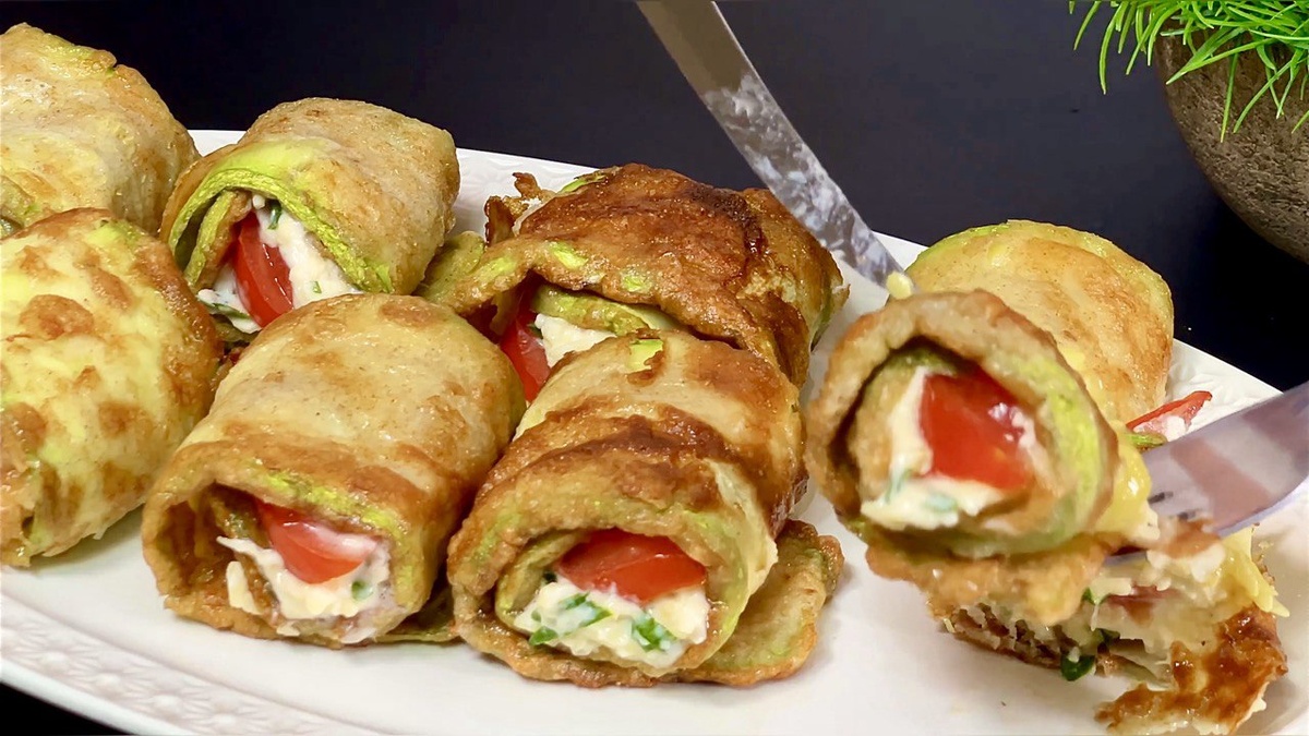 Кабачковые рулетики с сырной начинкой: закуска, которая покорит всех