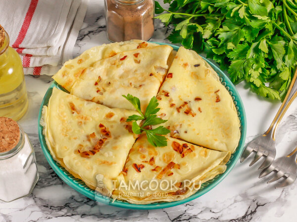 Ленивая кулинария: блины с начинкой прямо во время жарки