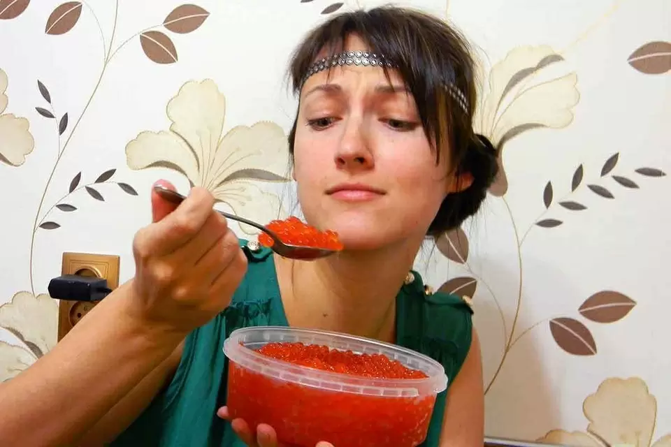 Как правильно наслаждаться красной икрой: советы диетологов и экспертов