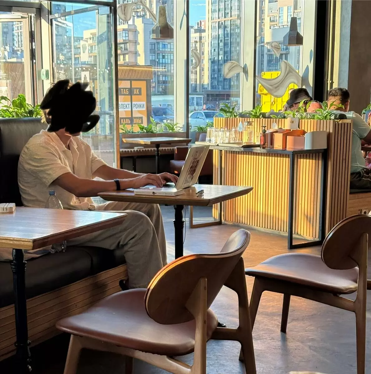 Кофейный коворкинг: как атмосфера влияет на продуктивность