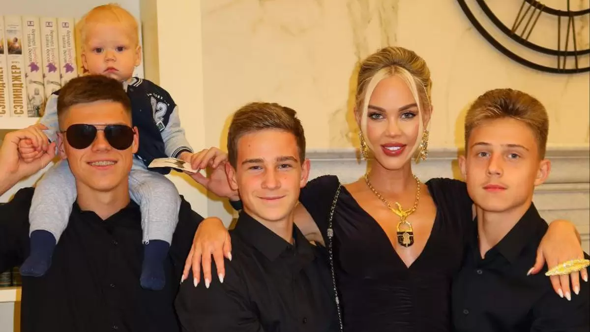 Мария Погребняк делится теплом в День матери, вдохновляя мам на свершения