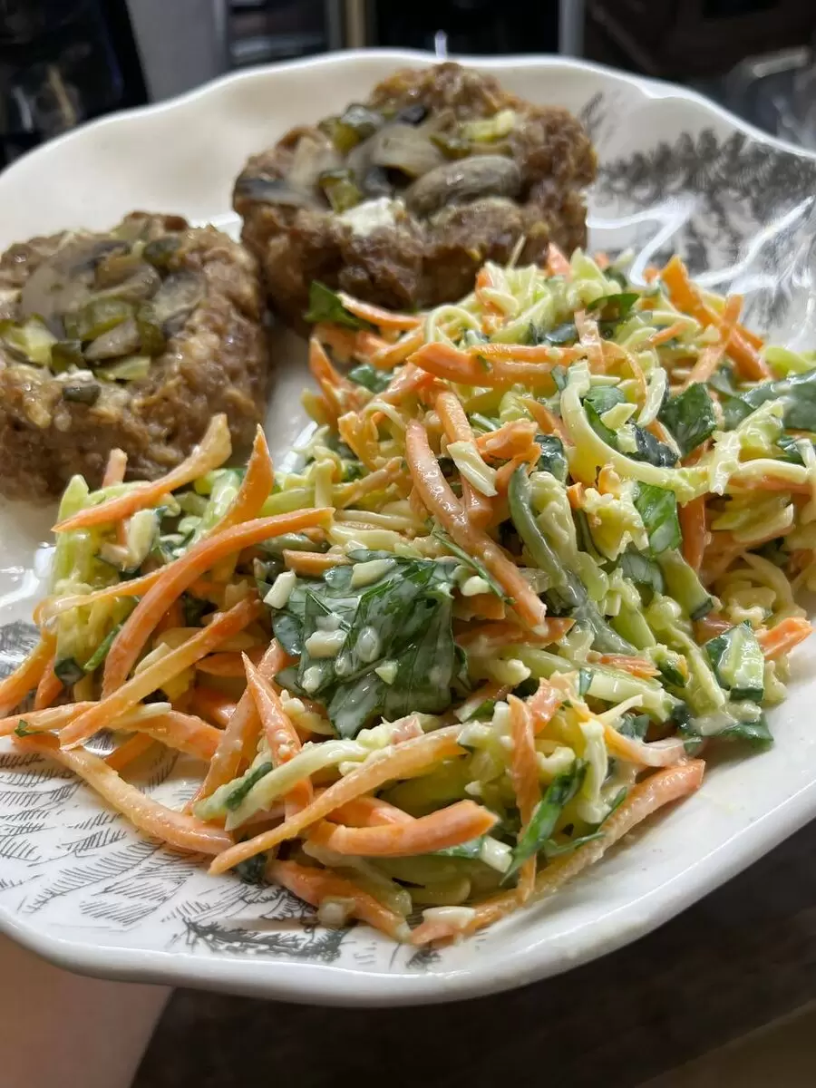 Легкий салат из остатков: вкусно и просто