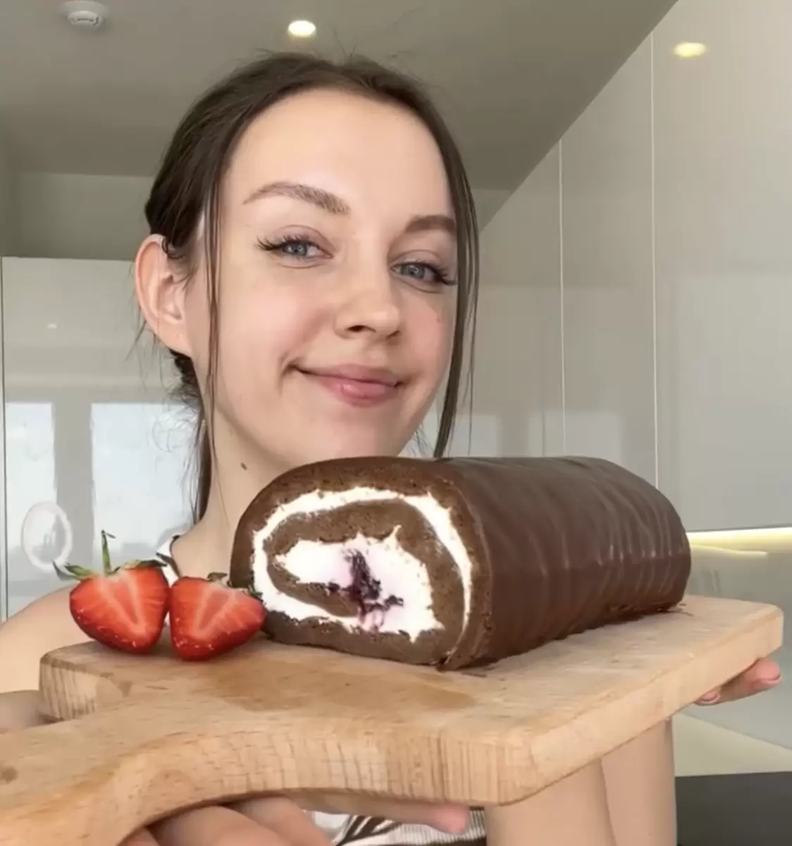 Шоколадный рулет: простота приготовления и восхитительный вкус