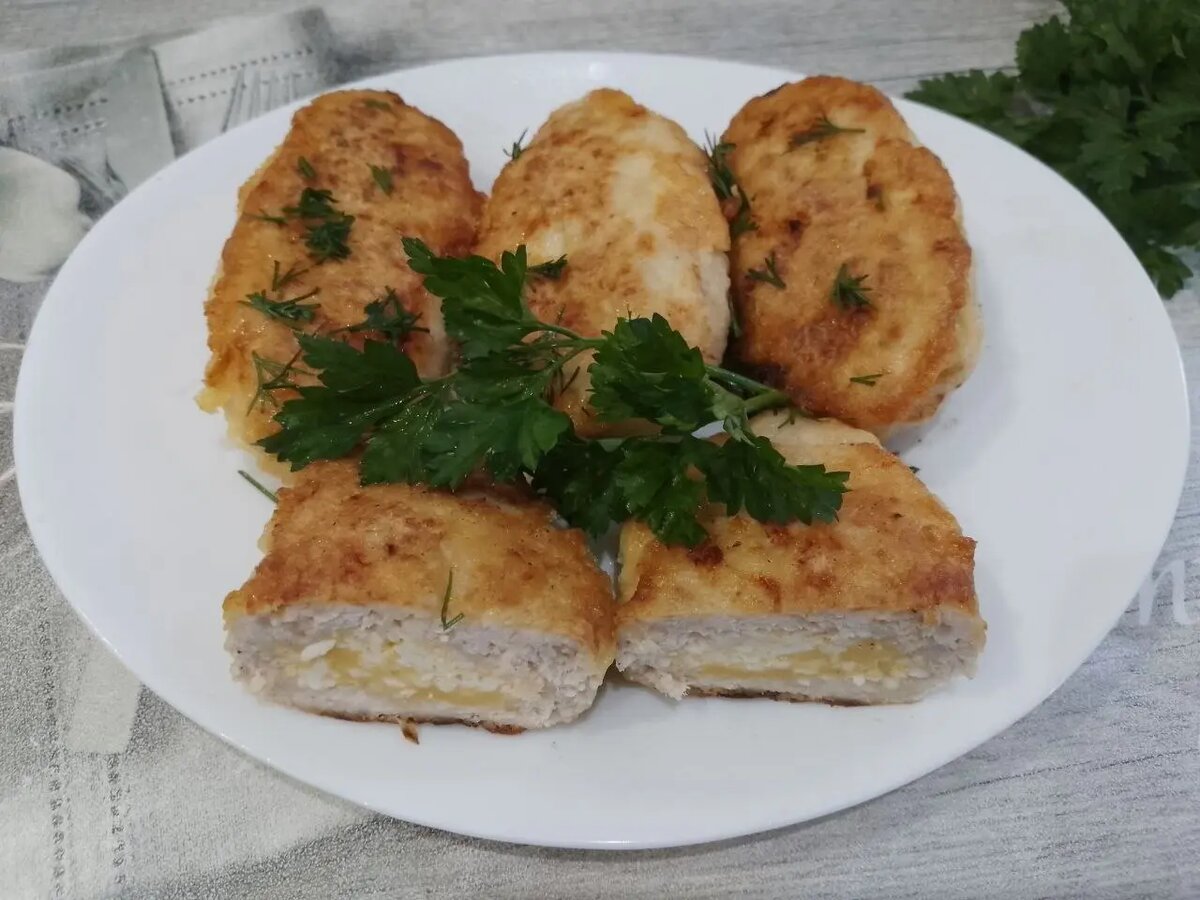 Погружение в гастрономию: как приготовить котлеты с начинкой из яиц и сыра