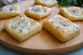 Слойки c луком и ароматными травами