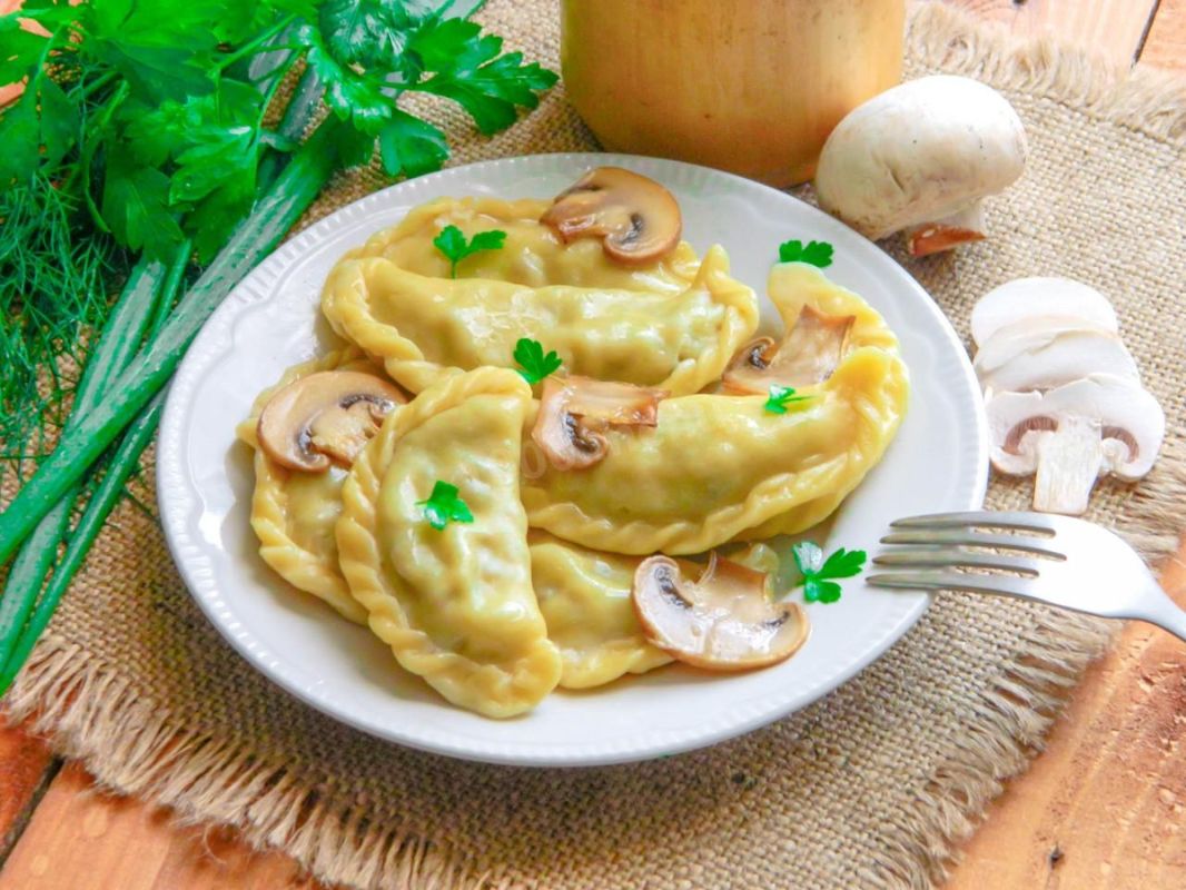 Уютный вечер: домашние вареники с картошкой и грибами
