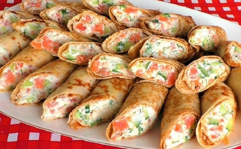 Изысканные блинчики на Масленицу: как порадовать близких необычной начинкой