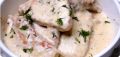 Сытный обед из мяса в сметано-чесночном соусе, который понравится всей семье